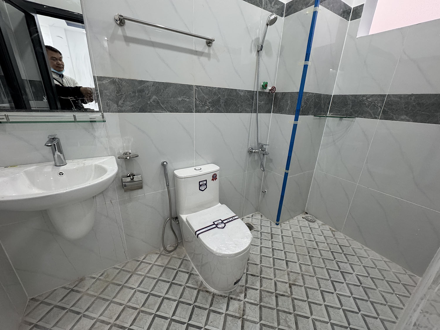 Tuyệt phẩm biệt thự mini 3 lầu, góc 2 mặt tiền hẻm 2 xe hơi 7 chỗ tránh nhau khu VIP Đặng Văn Ngữ